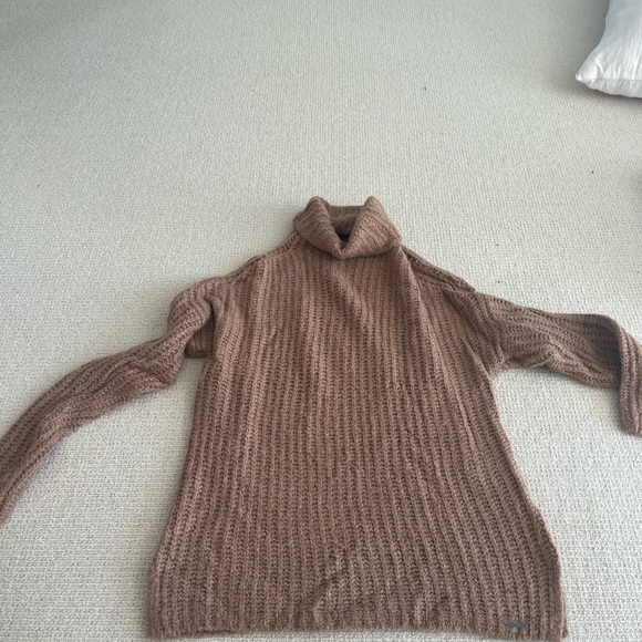 Abercrombie and Fitch Tan Sweater - Picture 1 of 3